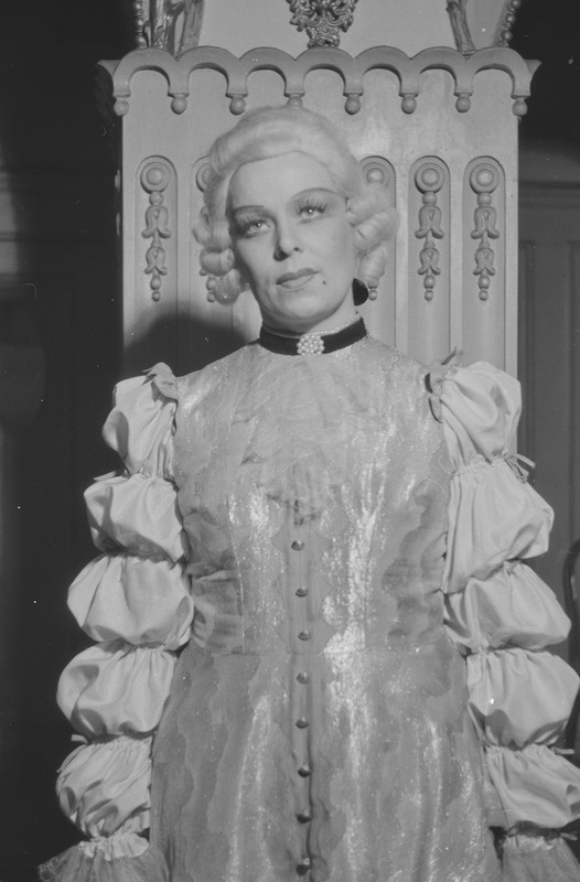 Padaemand, Teater Estonia endises kinoteatris Gloria, 1946, osades: Paulina – Madli Poola