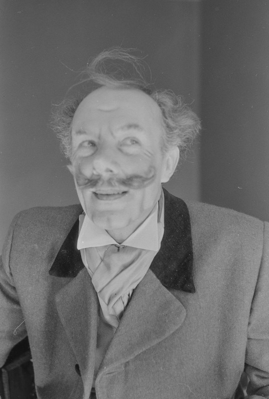 Kerjusüliõpilane, Teater Estonia, 1947, osades: Bogumil – Aaro Pärn