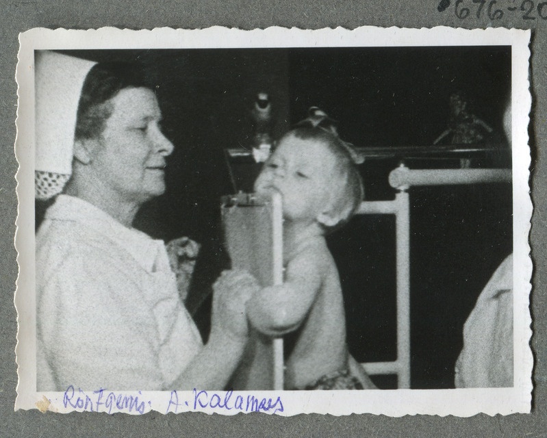 Arstlik läbivaatus röntgeni kabinetis. Tallinna Linna Laste Tuberkuloosisanatoorium