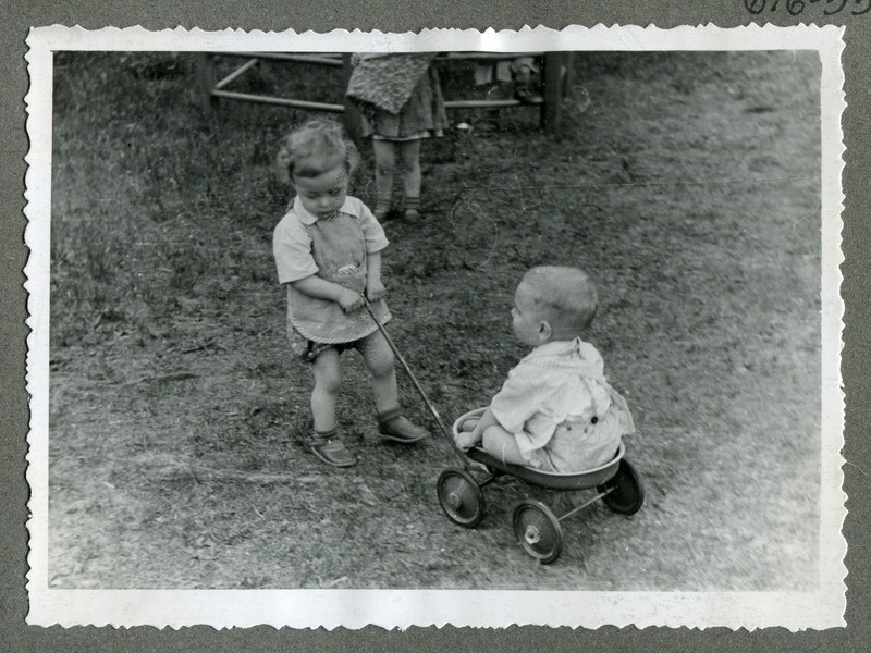 Laste tuberkuloosisanatooriumi lapsed mängimas