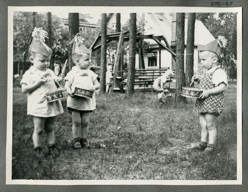 Väikesed trummilööjad. Tallinna Linna Laste Tuberkuloosisanatoorium