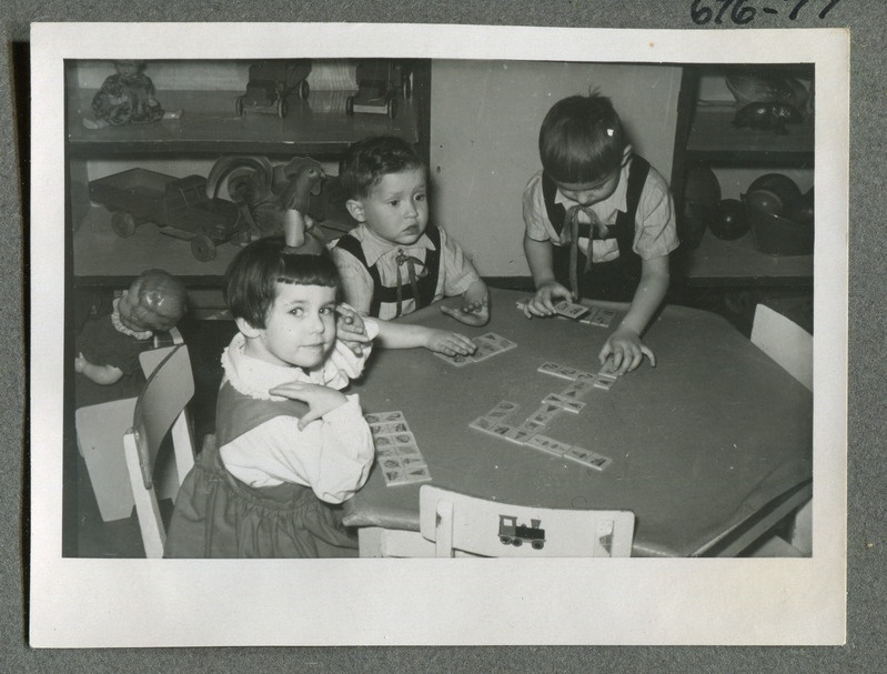 Nukkudega mängimas. Tallinna Linna Laste Tuberkuloosisanatoorium