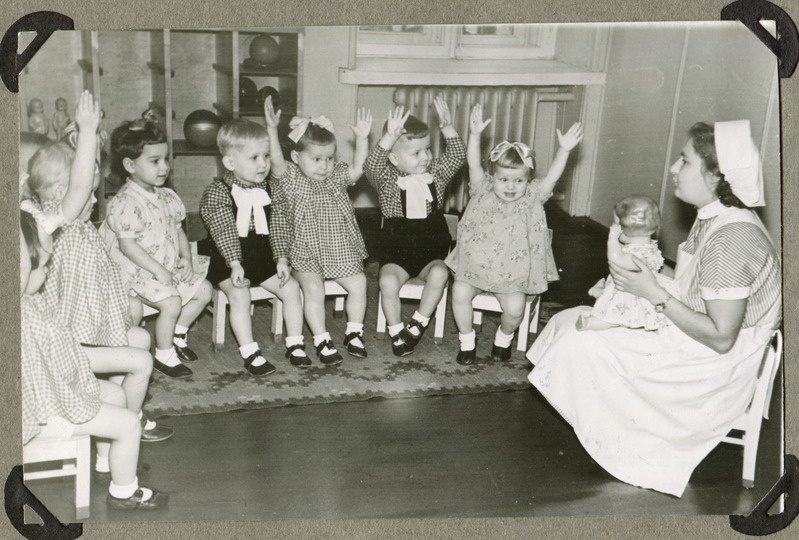 Tallinna Väikelastekodu õde õppetegevust juhendamas