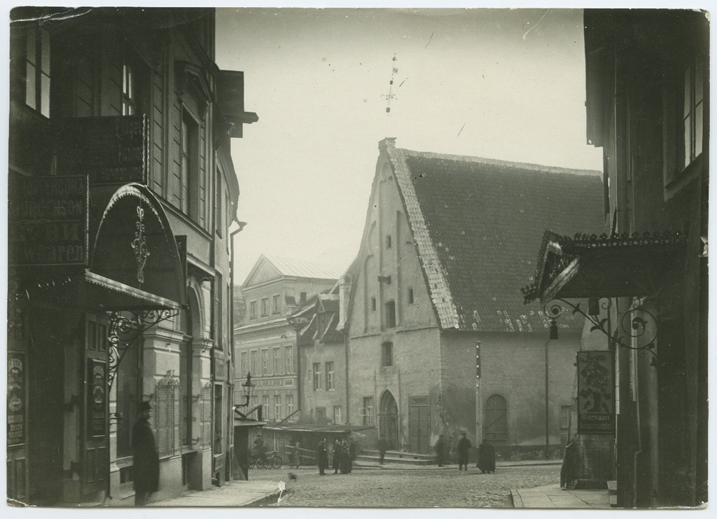 Tallinn, Old Market, view from the King Street to the house of Florell.