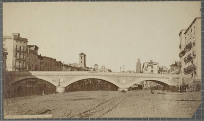 GERONA-398.- Isabel Bridge 2nd - View from the sand of the Stone Bridge, eleven years after its construction In the background, on the left, is remarkable the presence of the old bell tower of Bernardes and the bell convent of Santa Clara, which would be demolished in 1873. On the right is a convent of the promenade  duplicate photo