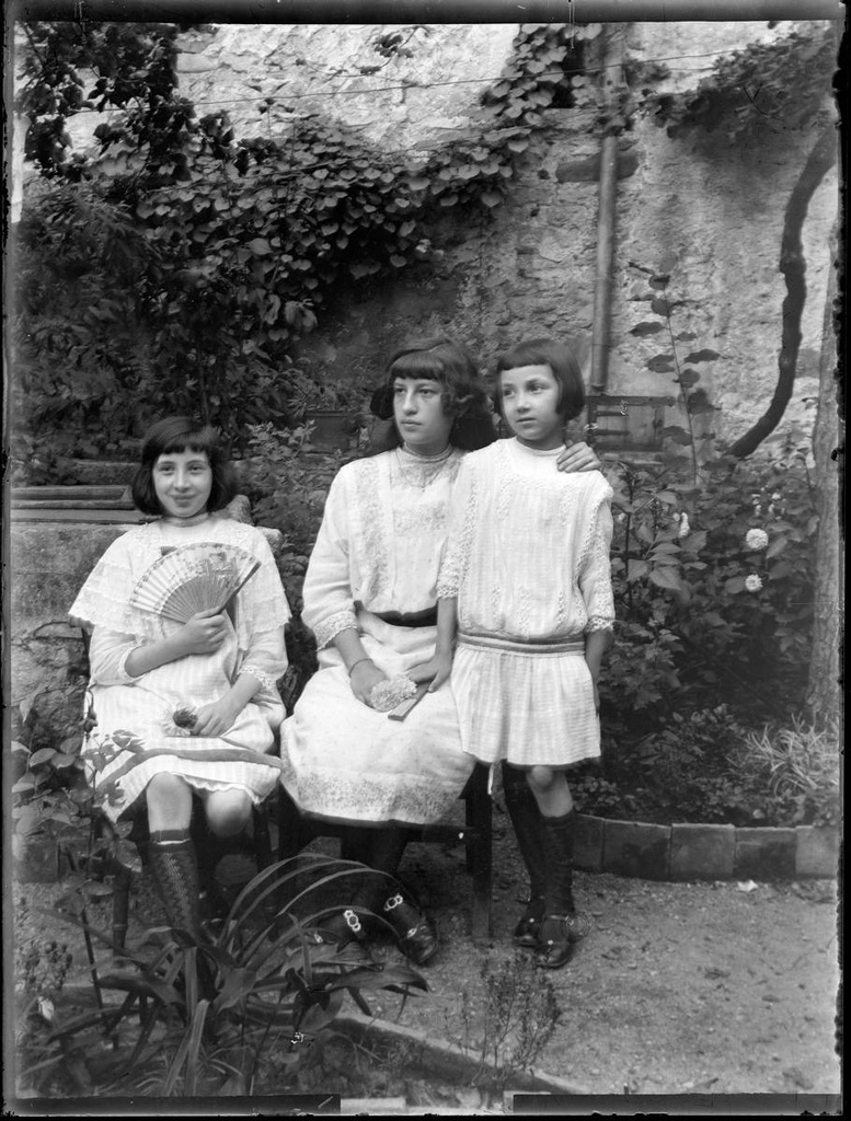 [Portrait in the courtyard of the Pabordia] - Anita Boschmonar, left, and her sister Concepción, right, with a friend, centre, in the courtyard of the Pabordia.