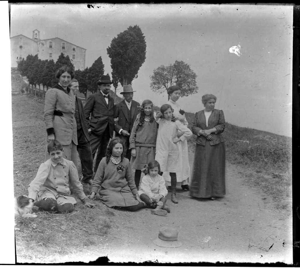 [Sanctuary of the Angels] - Forest Pinto family excursion to San Daniel and the Angels. Group portrait with the sanctuary of the Angels in the background
