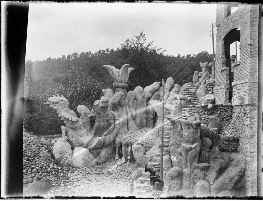 [Playa de San Pol] - Sculptures of a unique building built on the beach of San Pol in Sant Feliu de Guíxols.