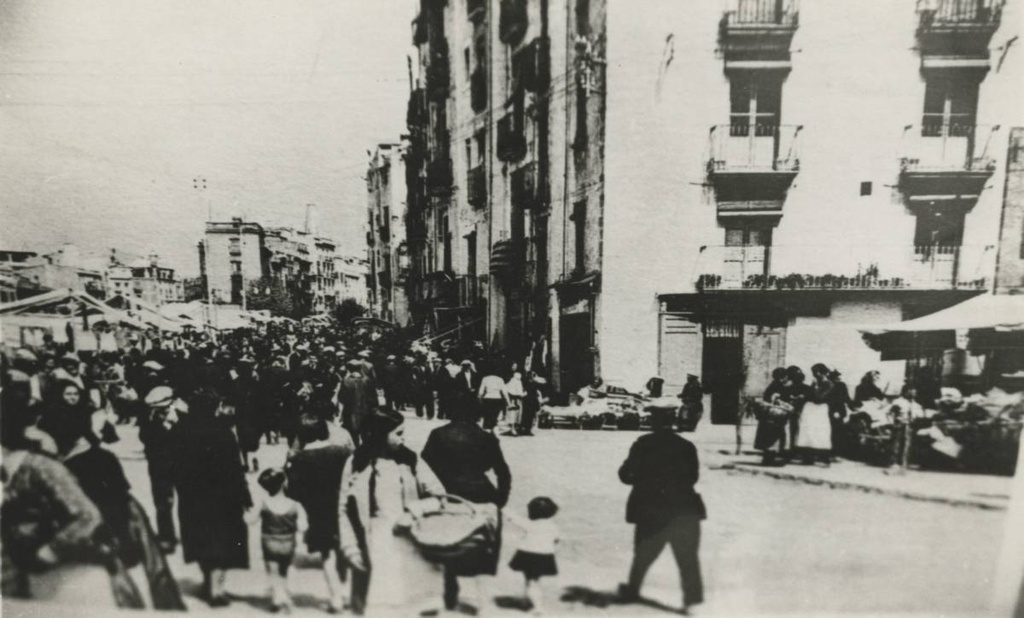 [Market at Rambla Jacinto Verdaguer] - Market in the boulevard Jacinto Verdaguer.