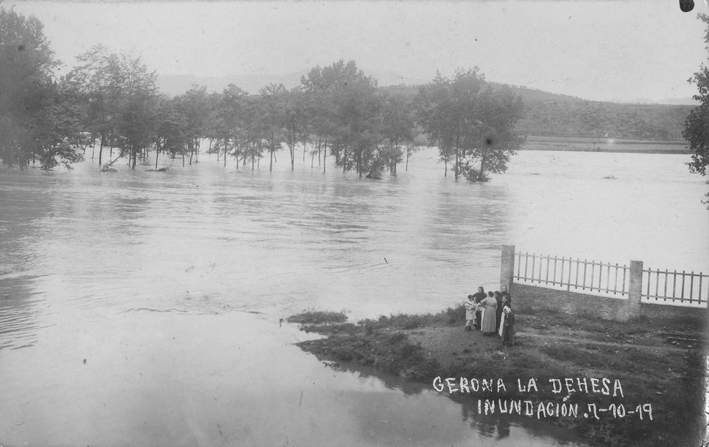 Gerona. The Dehesa. Flood - View of the Meadow flooded by the overflow of the Ter River