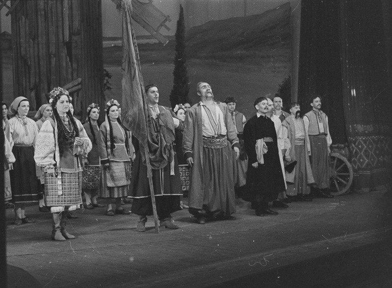 Zaporoožlane Doonau taga, Teater Estonia, 1948, osades: Oksana – Silvia Urb, Netšai – Viktor Gurjev, Karass – Aaro Pärn, Prokop – Alfred Mering