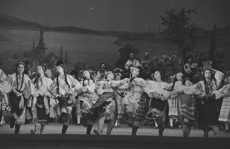 Zaporoožlane Doonau taga, Teater Estonia, 1948, pildil: tantsustseen