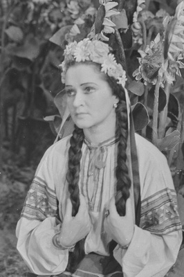 Zaporoožlane Doonau taga, Teater Estonia, 1948, pildil: Asta Ots - rühmatantsija  similar photo