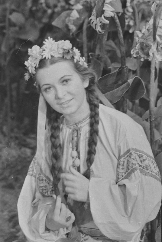 Zaporoožlane Doonau taga, Teater Estonia, 1948, pildil: Ira Generalova - rühmatantsija