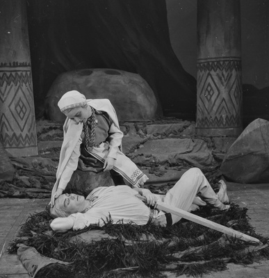 Kalevipoeg, Teater Estonia, 1948, osades: Kalevipoeg – Ferdinand Veike, Linda – Juta Arg  similar photo