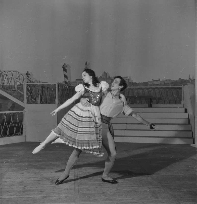 Itaalia Capriccio, Teater Estonia, 1948, osades: Allegra – Hilda Malling, Lorenzo – Artur Koit