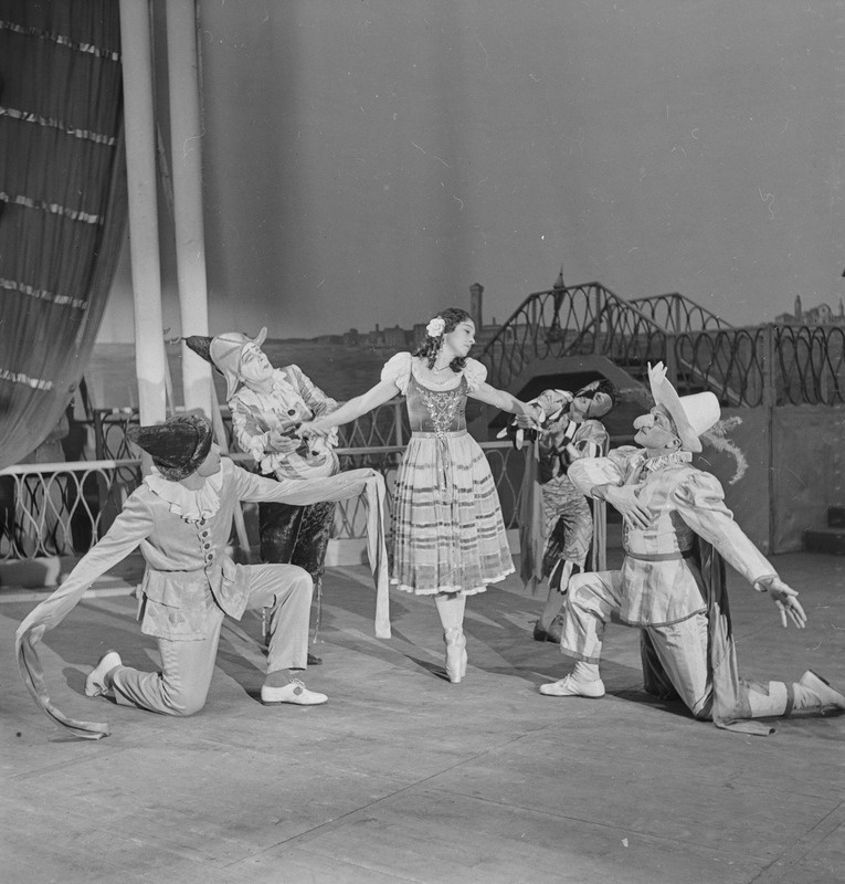 Itaalia Capriccio, Teater Estonia, 1948, osades: Allegra – Hilda Malling, Narrid – Ilmar Silla, Rein Ranniku, Vladimir Radin, August Riisman
