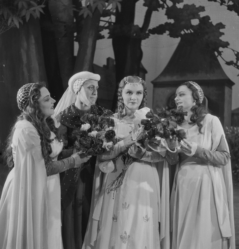 Yolanthe, Teater Estonia, 1948, osades: Laura – Nadežda Sillar, Anum – Leida Soom, Yolanthe – Marta Rungi, Brigitte – Milli Rebane
