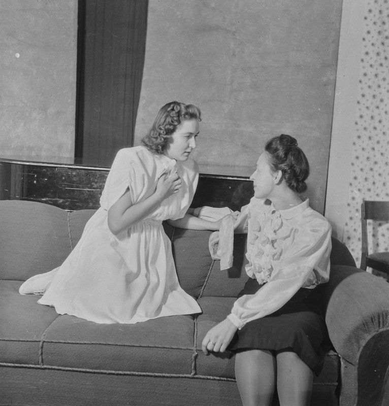 Vanad sõbrad, Teater Estonia, Tombi nim. klubi, 1948, pildil: stseen etendusest