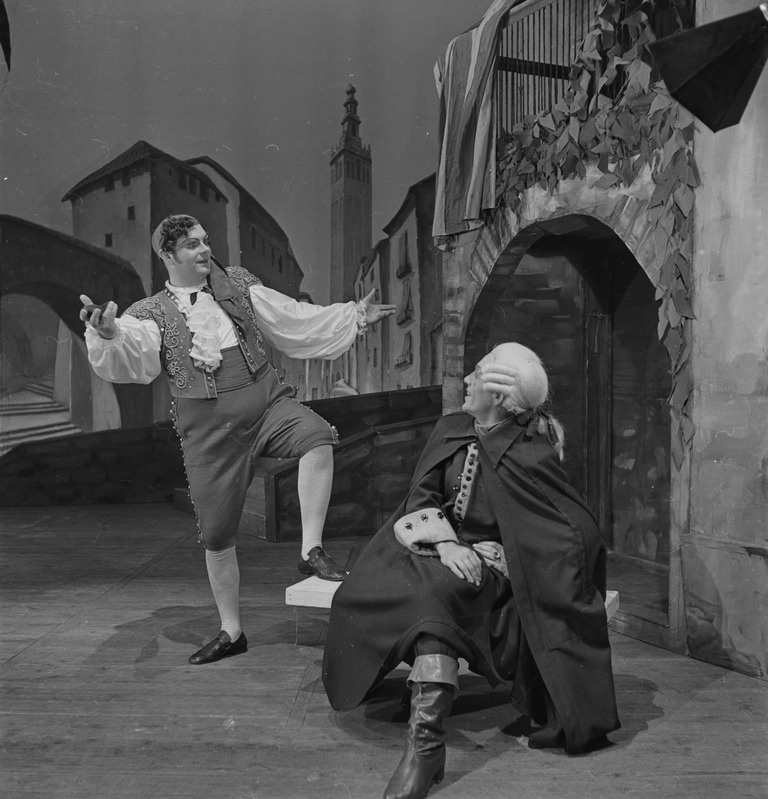 Sevilla habemeajaja, Teater Estonia, 1948, osades: Figaro – Tiit Kuusik, Almaviva – Heino Otto