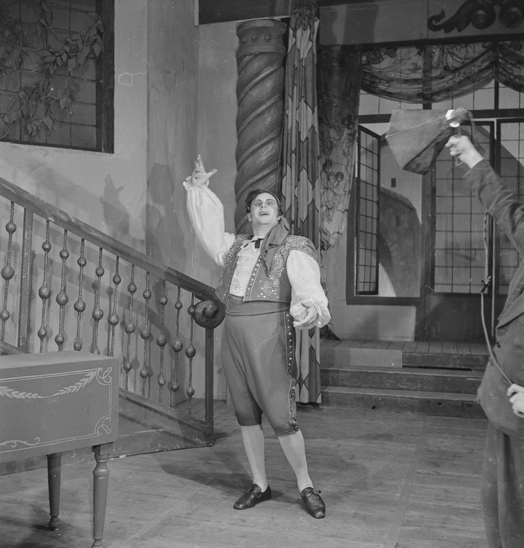 Sevilla habemeajaja, Teater Estonia, 1948, osades: Figaro – Tiit Kuusik