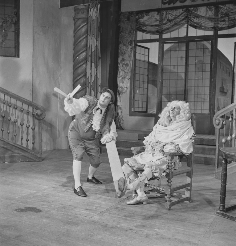 Sevilla habemeajaja, Teater Estonia, 1948, osades: Figaro – Tiit Kuusik, Bartolo – Ott Raukas
