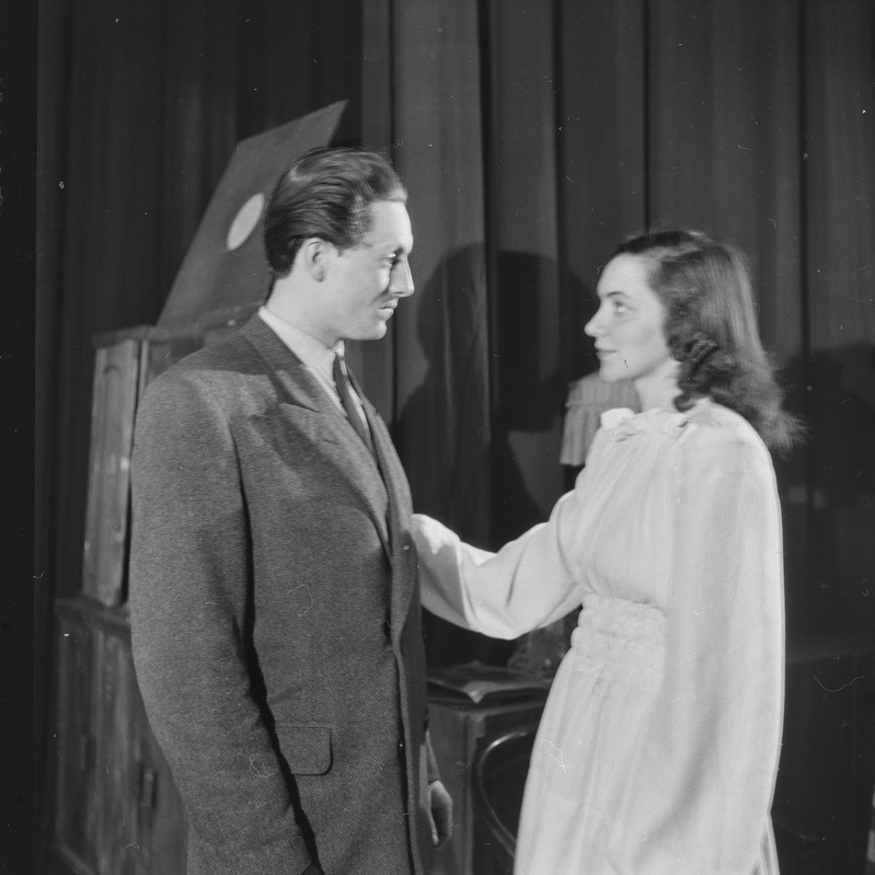 Vanad sõbrad, Teater Estonia, 1948, pildil: Olaf Paesüld, Astrid Saaga
