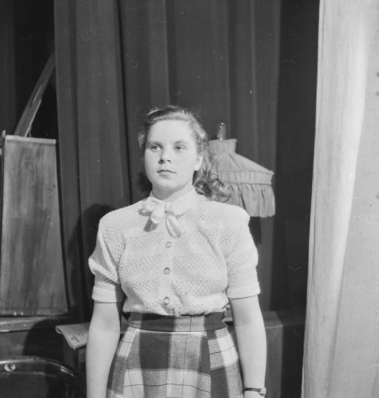 Vanad sõbrad, Teater Estonia, 1948, pildil: Asta Lott