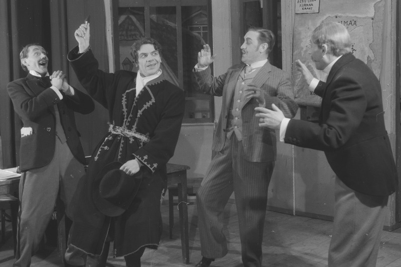 Kosjasõit, Teater Estonia, 1947, osades: Lõoke – Paul Mägi, Mats Mürk – Rudolf Nuude, Ööbik – Hugo Malmsten, Kägu – Felix Moor