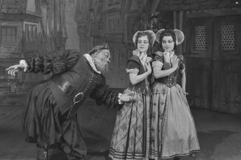 Windsori lõbusad naised, Teater Estonia, 1948, osades: Sir John Falstaff – Boris Blinov, Mrs. Ford – Geeni Raudsepp, Mrs. Page Page – Juta Arg