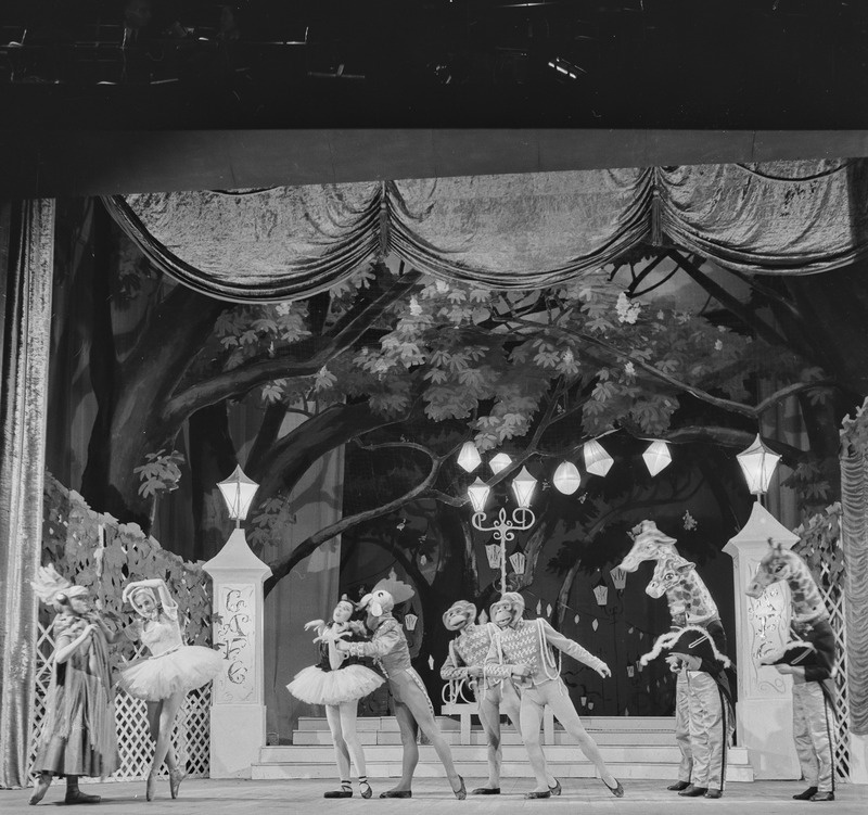 Kerjusüliõpilane, Teater Estonia, 1947, pildil: stseen etendusest