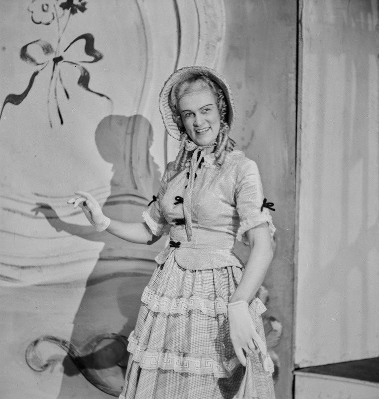 Kerjusüliõpilane, Teater Estonia, 1947, osades: Bronislava – Therese Masing