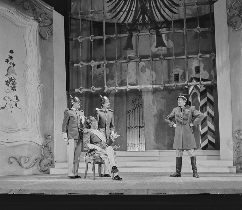 Kerjusüliõpilane, Teater Estonia, 1947, osades: Wangenheim – Endel Pärn, Schweinits - Kalju Vaha, Ollendorf – Agu Lüüdik, Simon – Paul Mägi