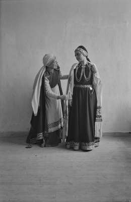 Kalevipoeg, Teater Estonia, 1948, osades: Linda – Juta Arg, Ümmardaja – Katrin Välbe  duplicate photo