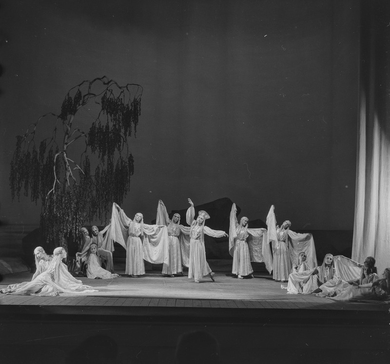 Kalevipoeg, Teater Estonia, 1948, pildil: stseen etendusest