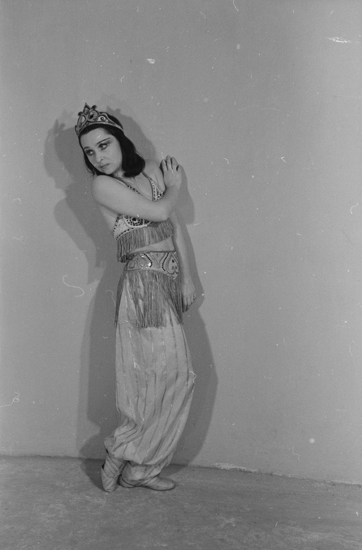 Vürst Igor, Teater Estonia, 1949, pildil: Polovetsi tantsijanna – Hilda Malling-Koit