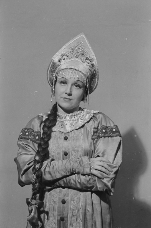 Näkineid, Teater Estonia, 1949, osades: Olga – Veera Neelus
