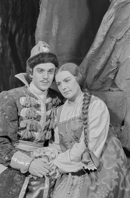 Näkineid, Teater Estonia, 1949, osades: Vürst – Viktor Gurjev, Nataša – Elsa Maasik  similar photo
