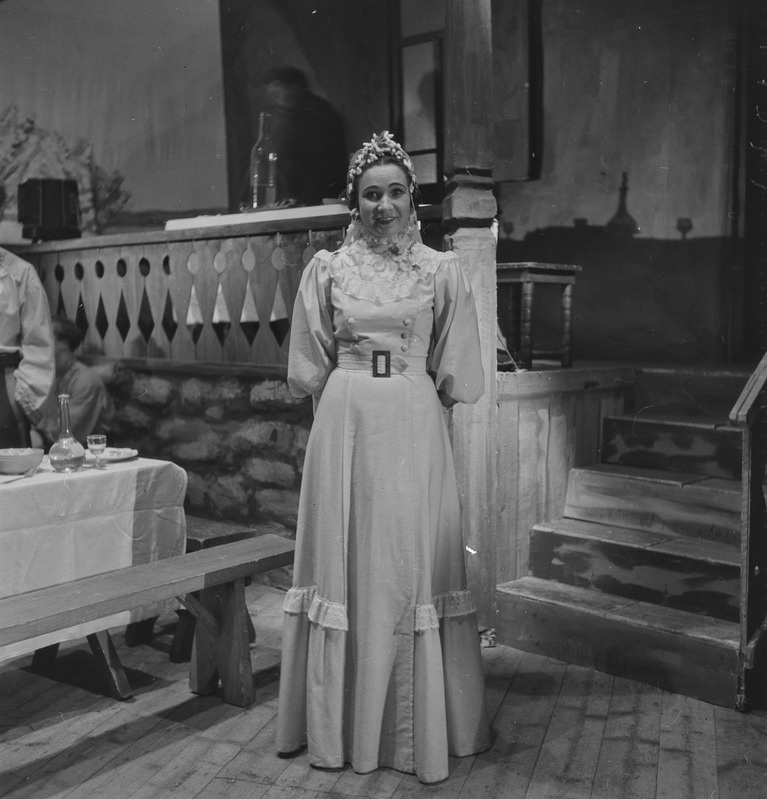 Vaikne Don, Teater Estonia, 1947, osades: Natalja – Meta Kodanipork