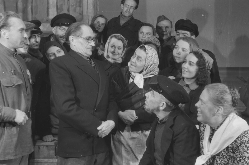 Tagaranna meeste kalakuunar, Teater Estonia, 1947, osades: Hindrek Järvemägi – Albert Üksip, Sillukese Eeva – Albina Kausi, Lautri Peeter – Hugo Laur, Järise Juula – Katrin Välbe