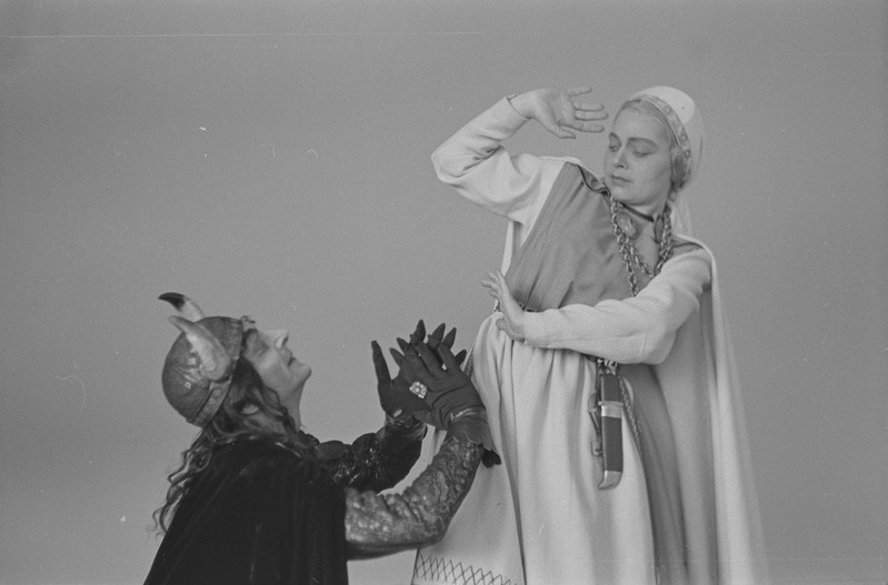 Kalevipoeg, Teater Estonia, 1948, pildil: Boris Blinov, Juta Arg