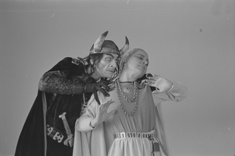 Kalevipoeg, Teater Estonia, 1948, pildil: Boris Blinov, Juta Arg