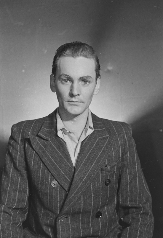 Noor kaardivägi, Teater Estonia, 1951, osades: Jevgeni Stahhovitš – Roland Vahtmaa