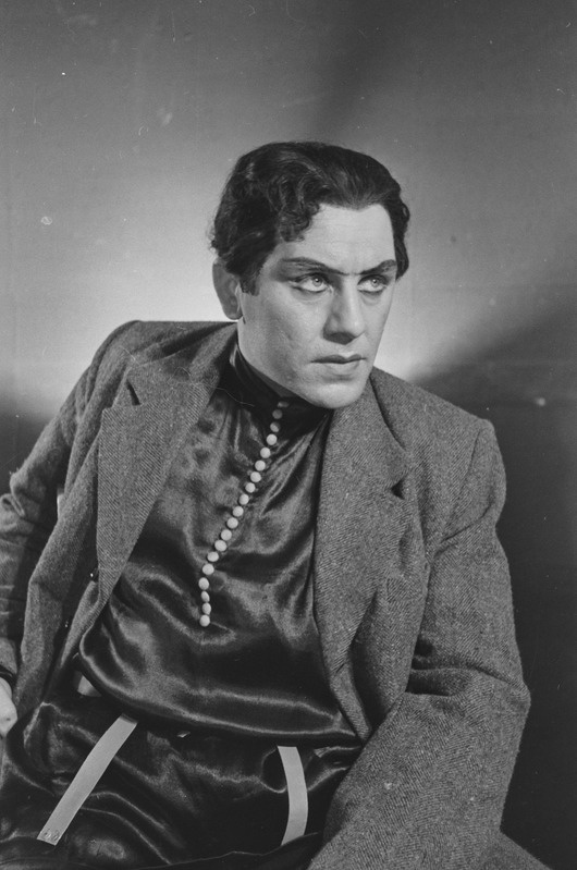 Noor kaardivägi, Teater Estonia, 1951, osades: Zora – Heino Otto