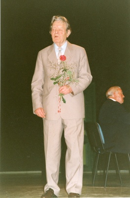 Laulab Helend Peep ja Hans Hindpere - "Kerjuse laul"  similar photo