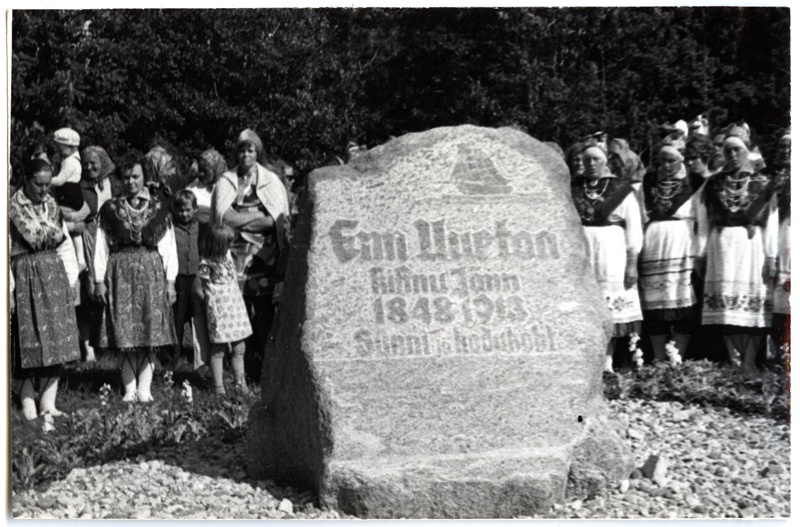 Opening of Enn Uuetoa (Kihnu Jõnn) memorial stone on Kihnu Island