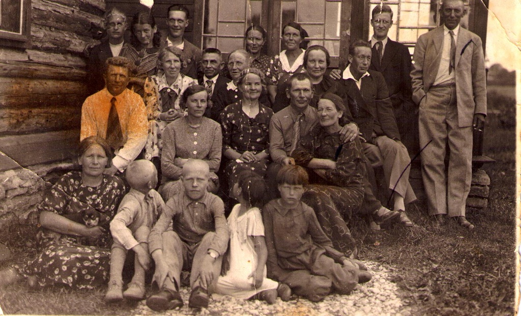 Fotopostkaart. Perek Klemetsite juures