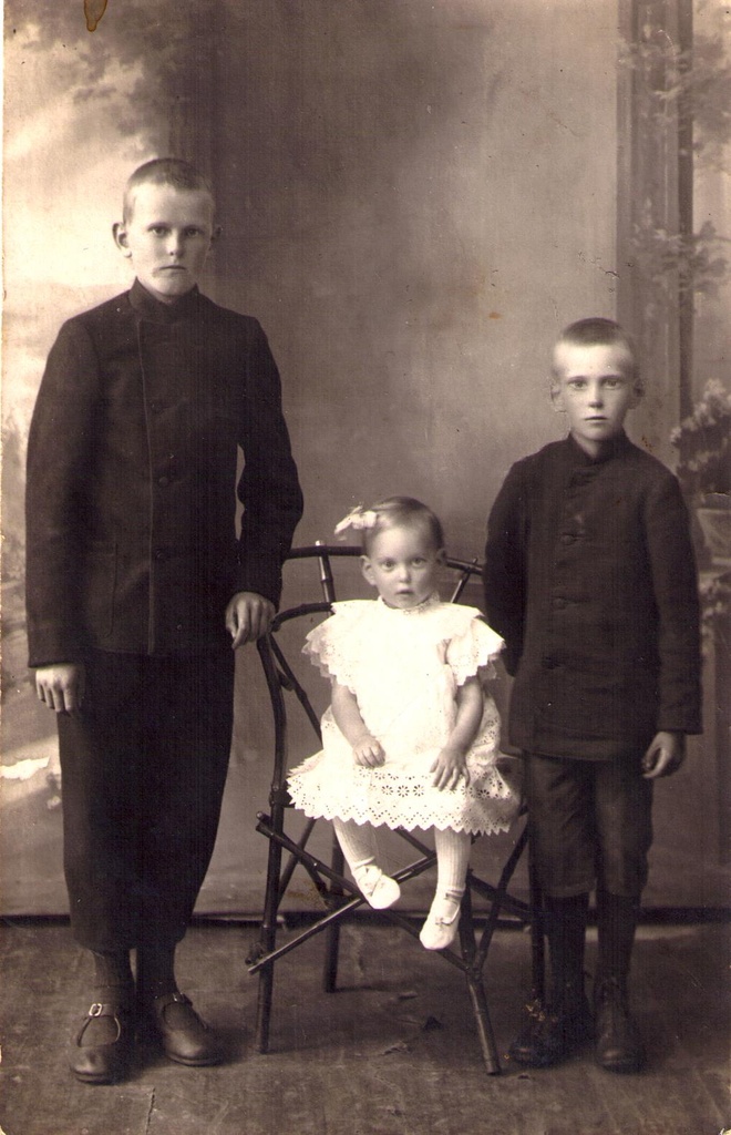 Fotopostkaart. Kalda Juuli lapsed
