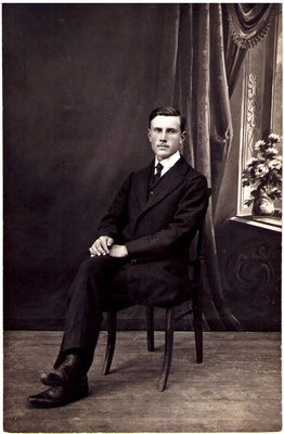 Fotopostkaart. Eduard Voormansik  similar photo