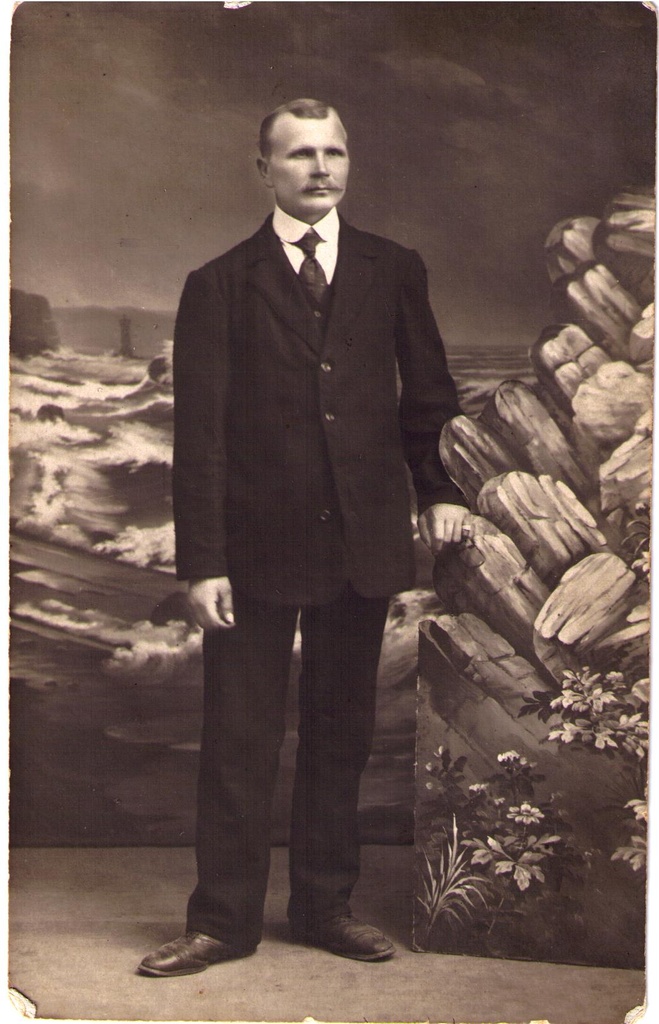 Fotopostkaart. Gustav Mae